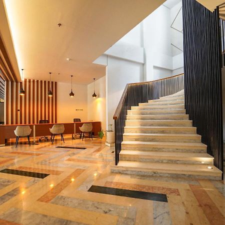 Rayz Umm Hotel Malang Ngoại thất bức ảnh