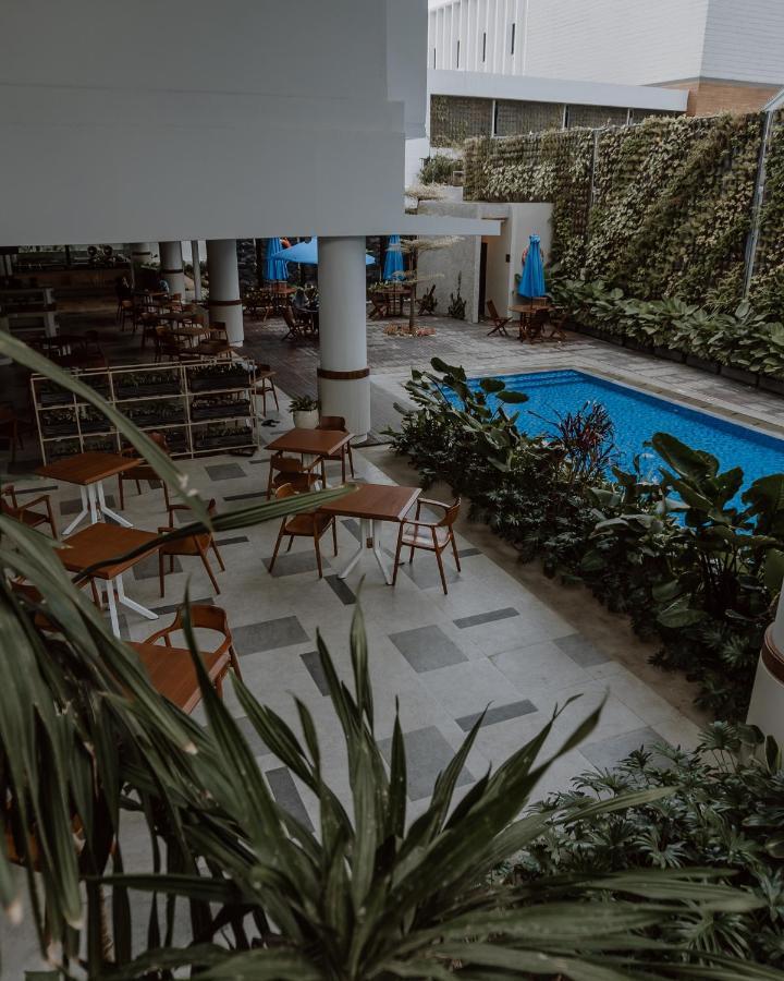 Rayz Umm Hotel Malang Ngoại thất bức ảnh