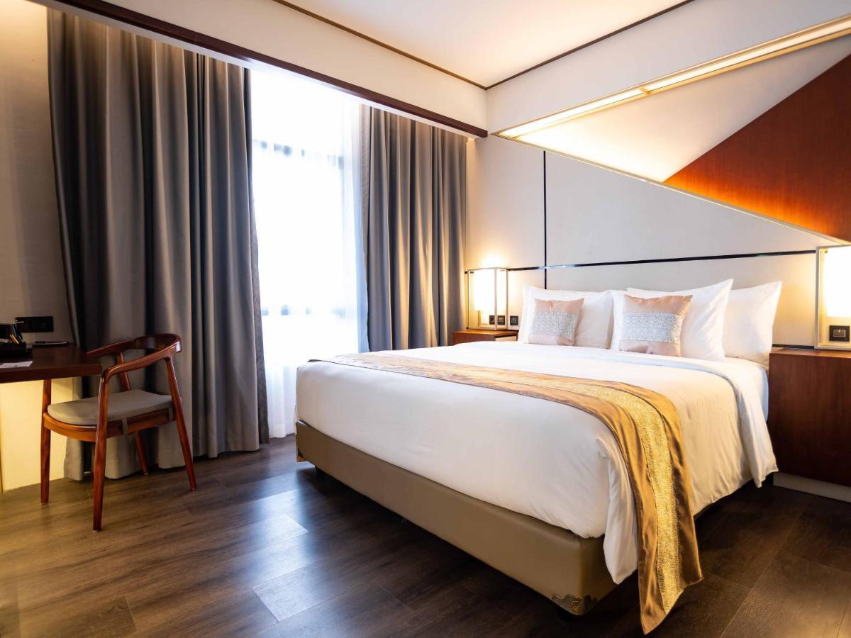 Rayz Umm Hotel Malang Ngoại thất bức ảnh
