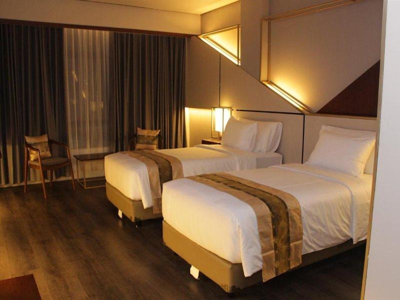 Rayz Umm Hotel Malang Ngoại thất bức ảnh