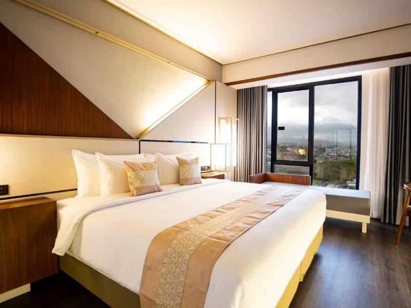 Rayz Umm Hotel Malang Ngoại thất bức ảnh