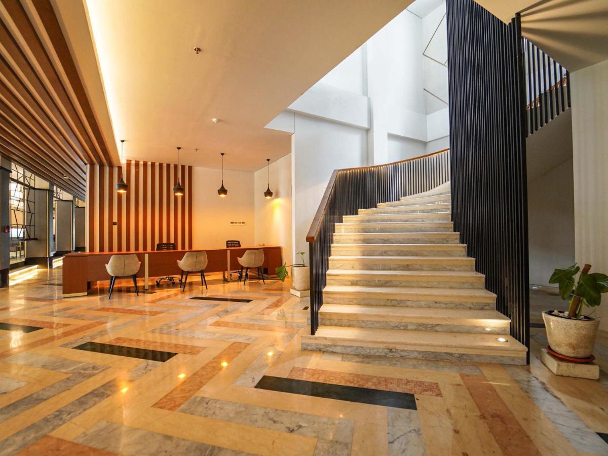 Rayz Umm Hotel Malang Ngoại thất bức ảnh